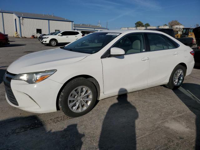 Sedans TOYOTA CAMRY 2015 Biały
