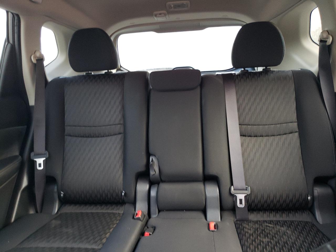 2017 Nissan Rogue - Image 10