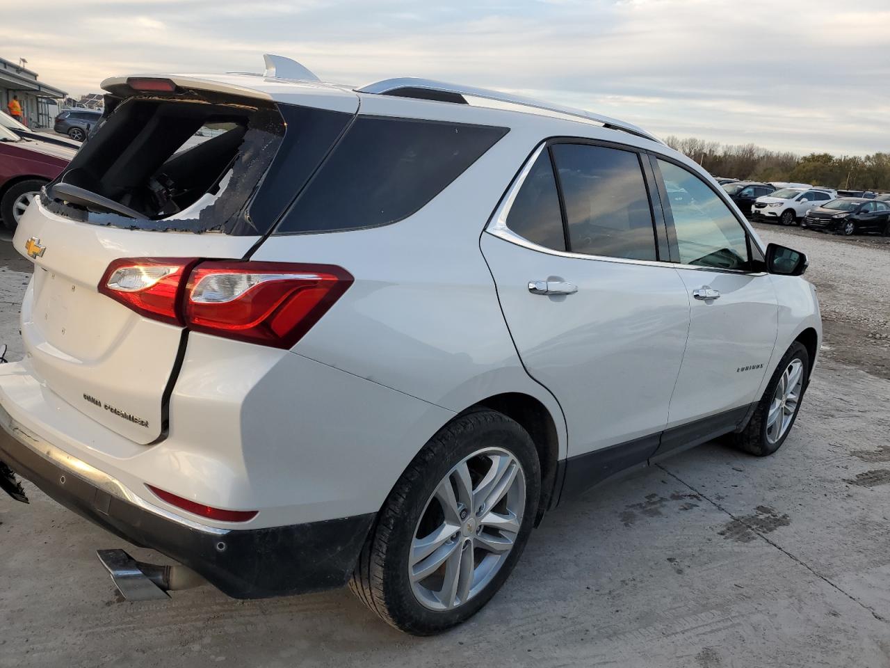 2020 Chevrolet Equinox - Image 3