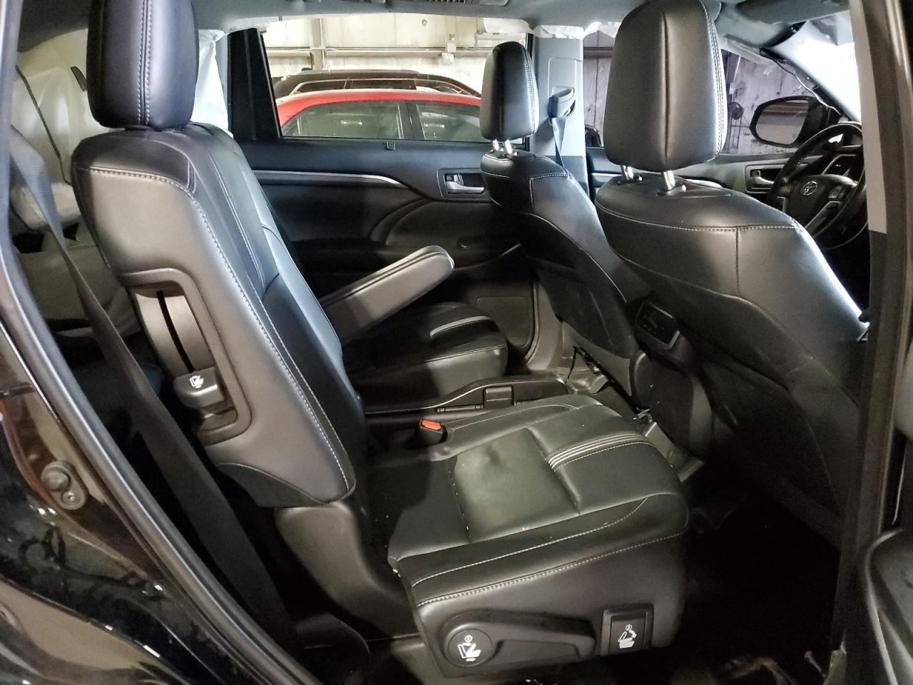 2018 Toyota Highlander - Image 11
