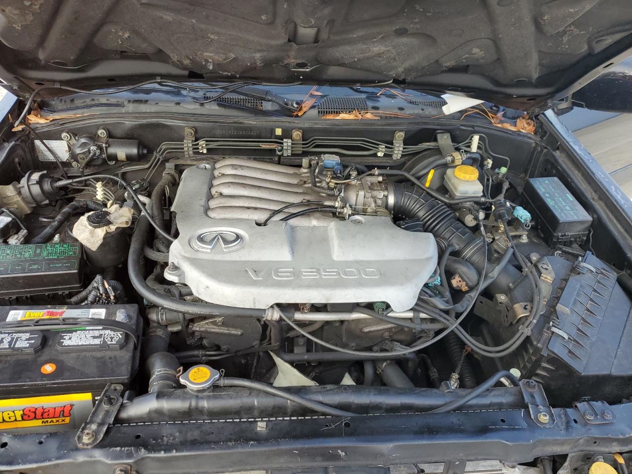 2001 Infiniti QX4 - Image 12