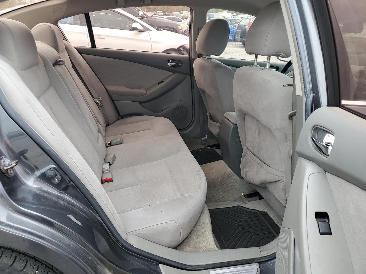 2010 Nissan Altima - Image 10