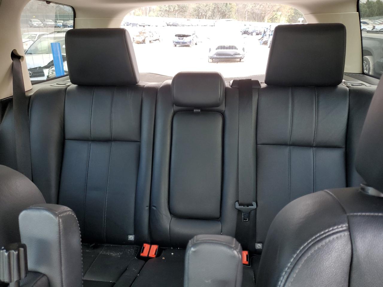 2013 Land Rover LR2 - Image 10