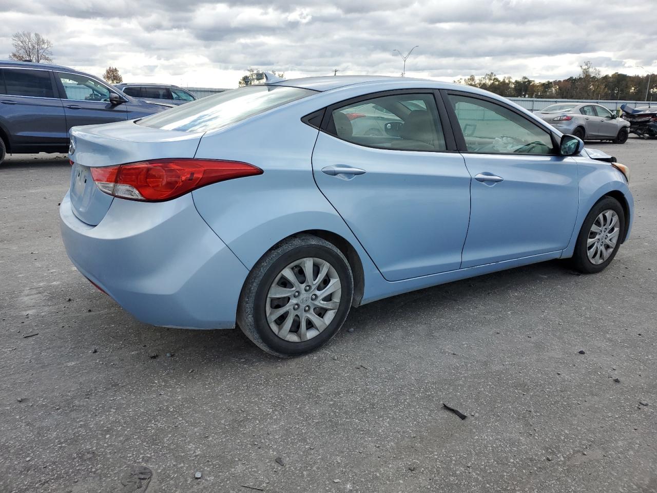 2012 Hyundai Elantra - Image 3
