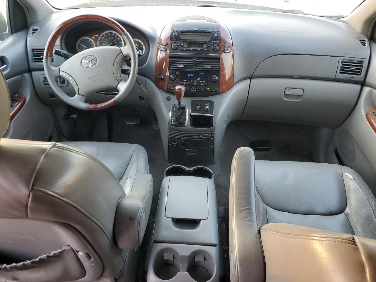 2005 Toyota Sienna - Image 8