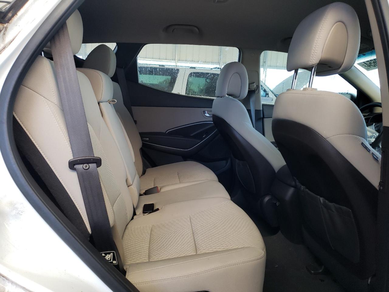 2017 Hyundai Santa Fe - Image 11