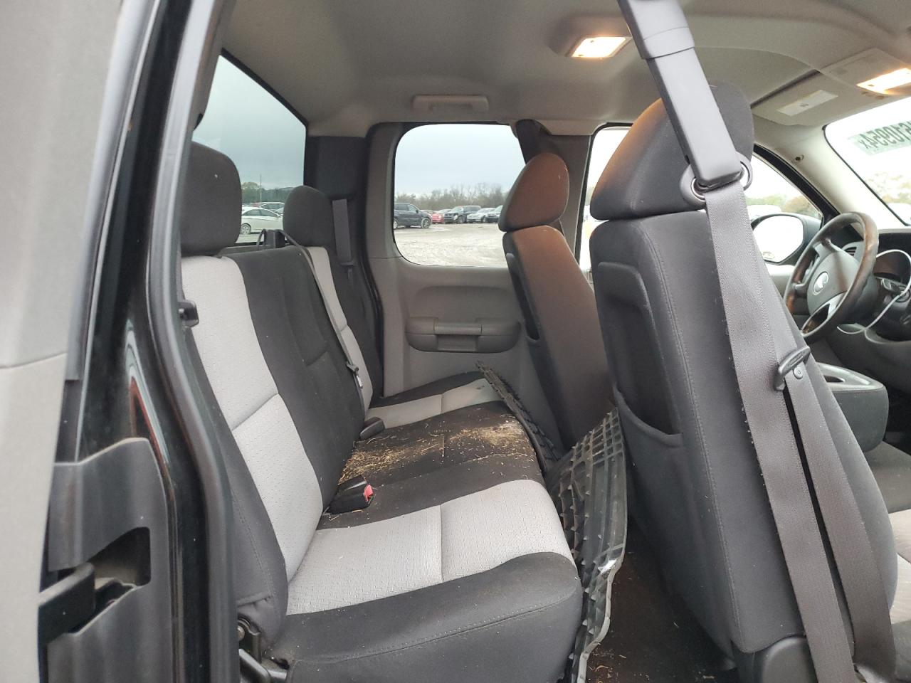 2007 Chevrolet Silverado - Image 10