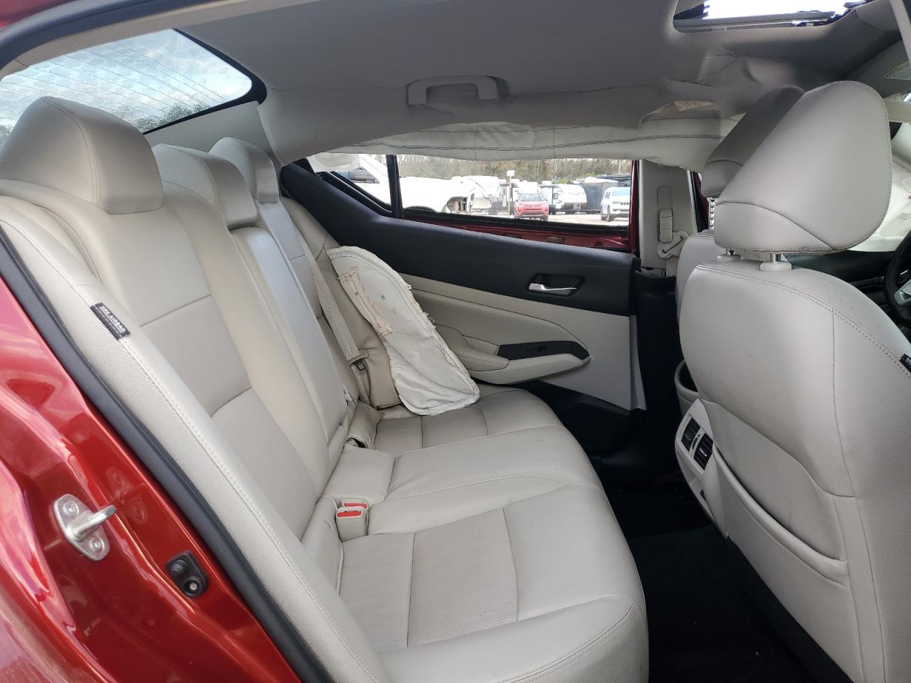 2019 Nissan Altima - Image 10
