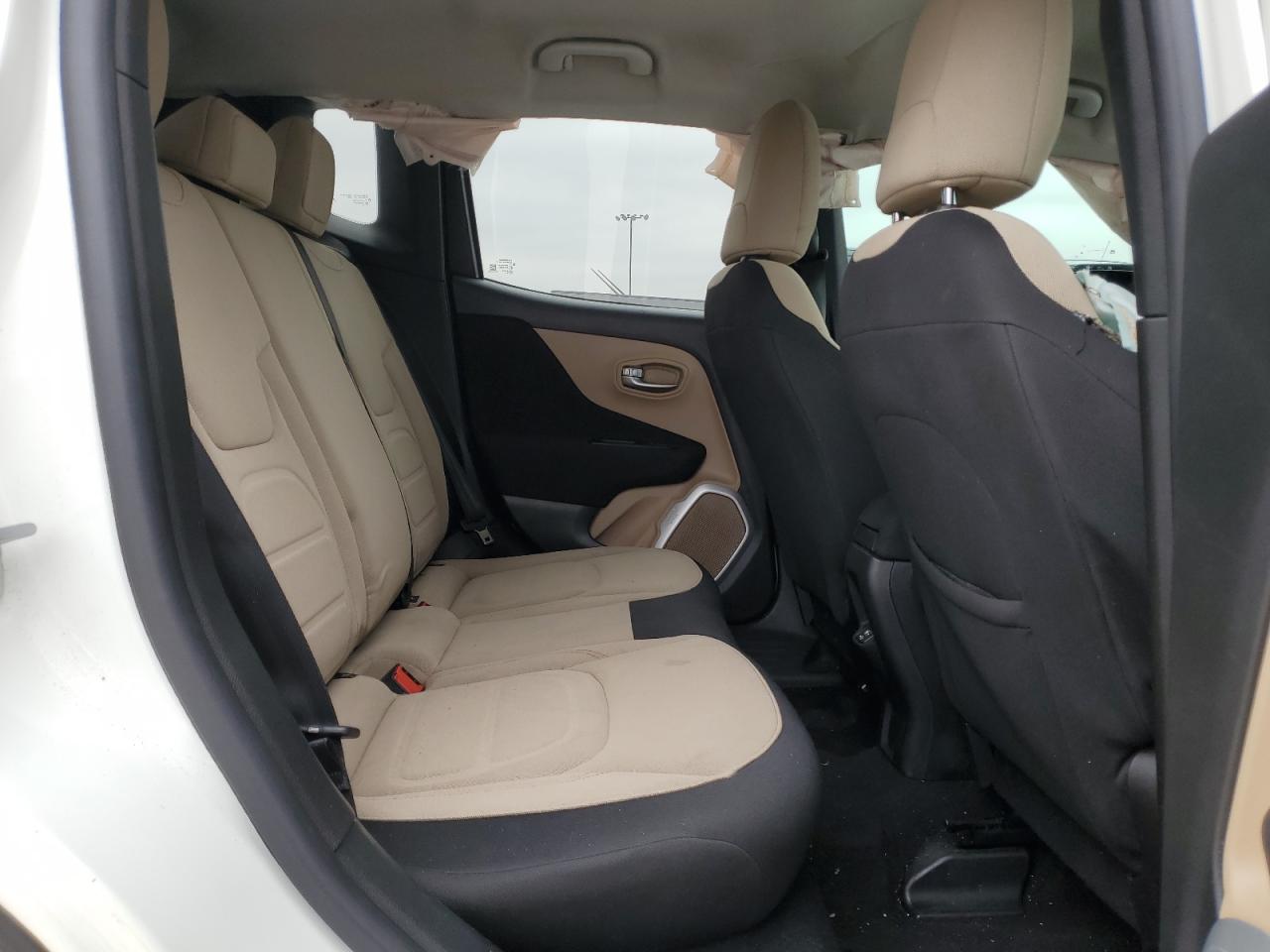 2018 Jeep Renegade - Image 10