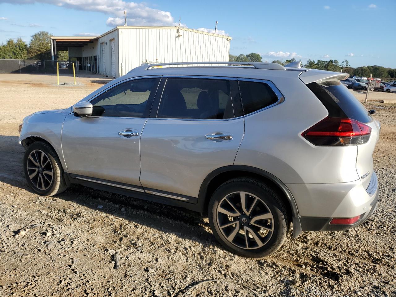 2019 Nissan Rogue - Image 2
