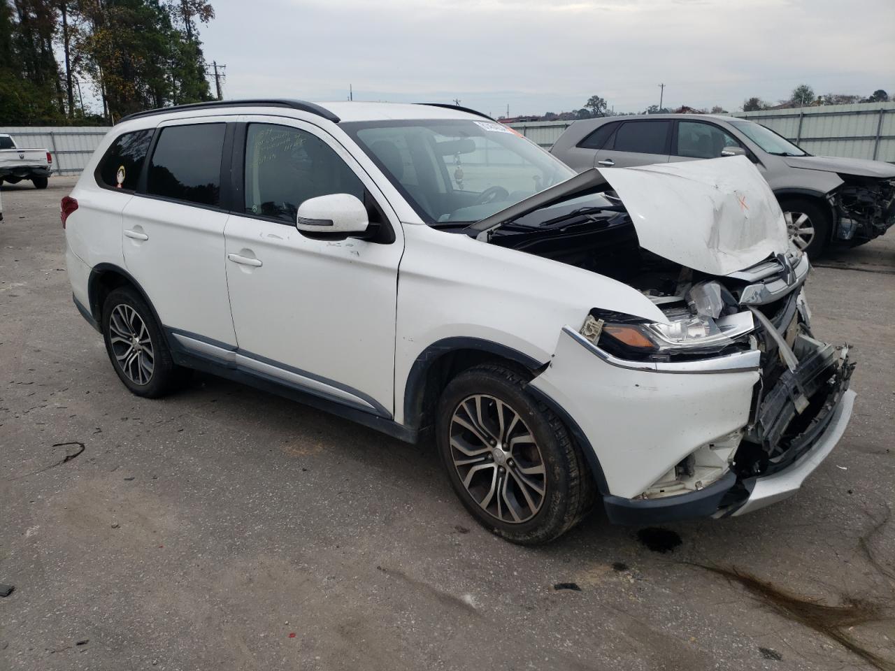 2016 Mitsubishi Outlander - Image 4