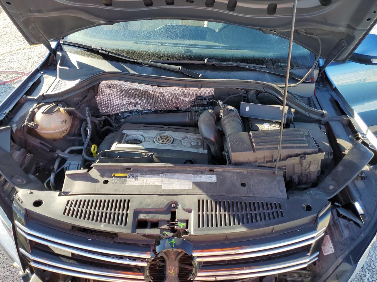 2017 Volkswagen Tiguan - Image 11