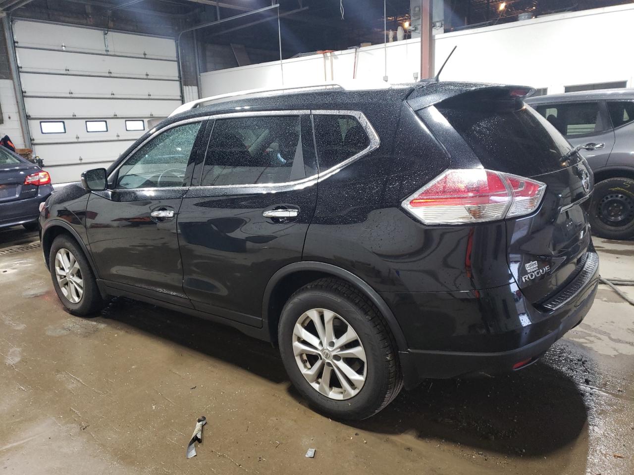 2015 Nissan Rogue - Image 2