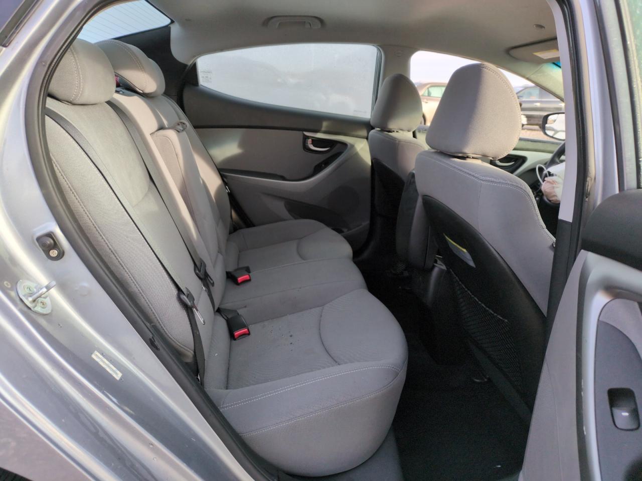 2014 Hyundai Elantra - Image 10