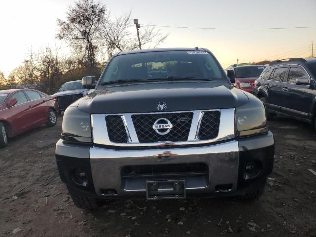 Pickups NISSAN TITAN 2015 Czarny