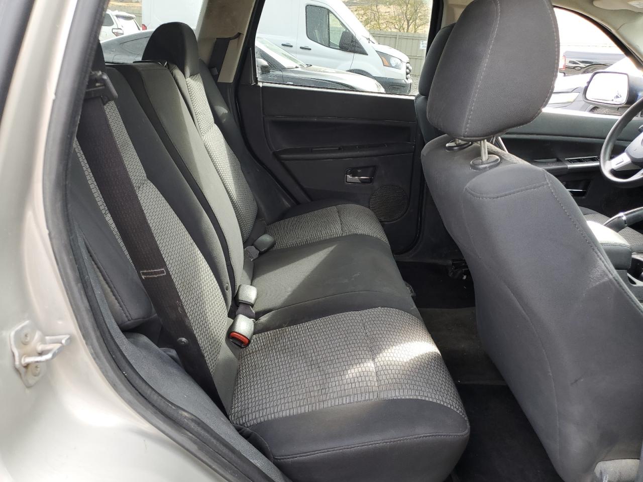 2010 Jeep Grand Cherokee - Image 11