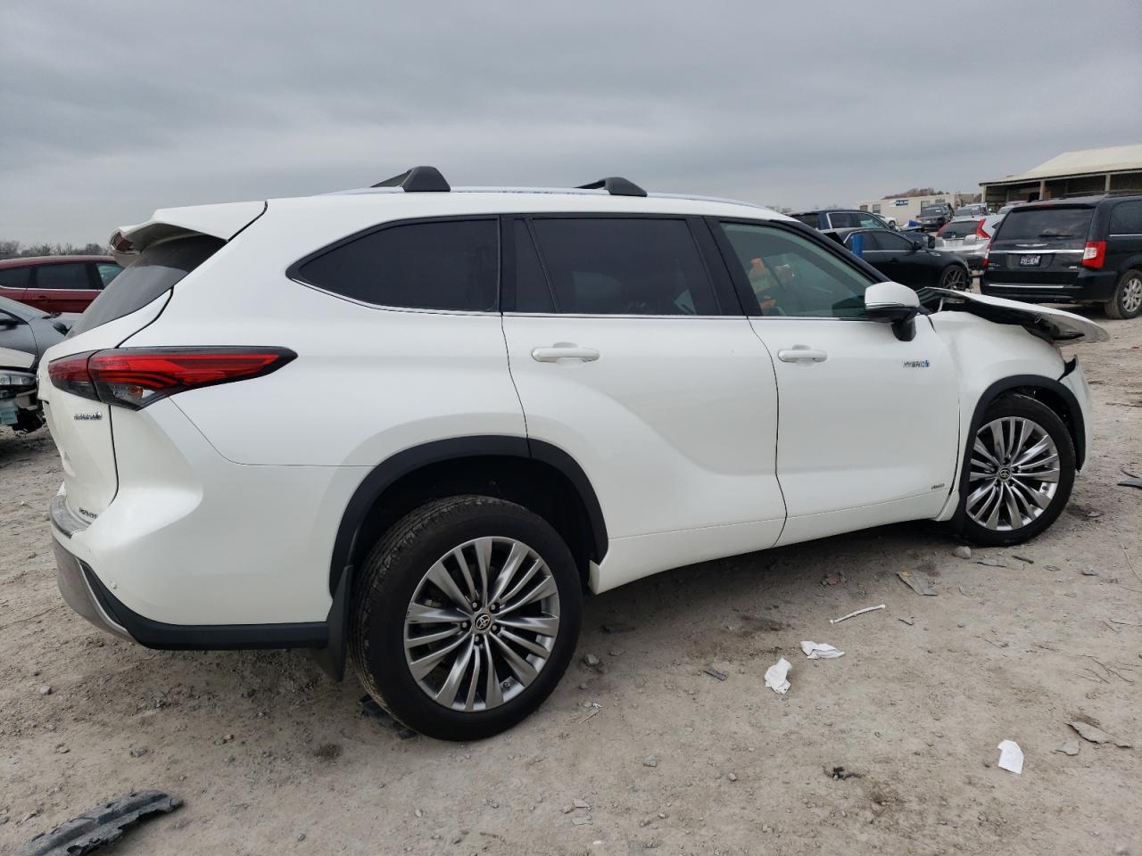 2021 Toyota Highlander - Image 3
