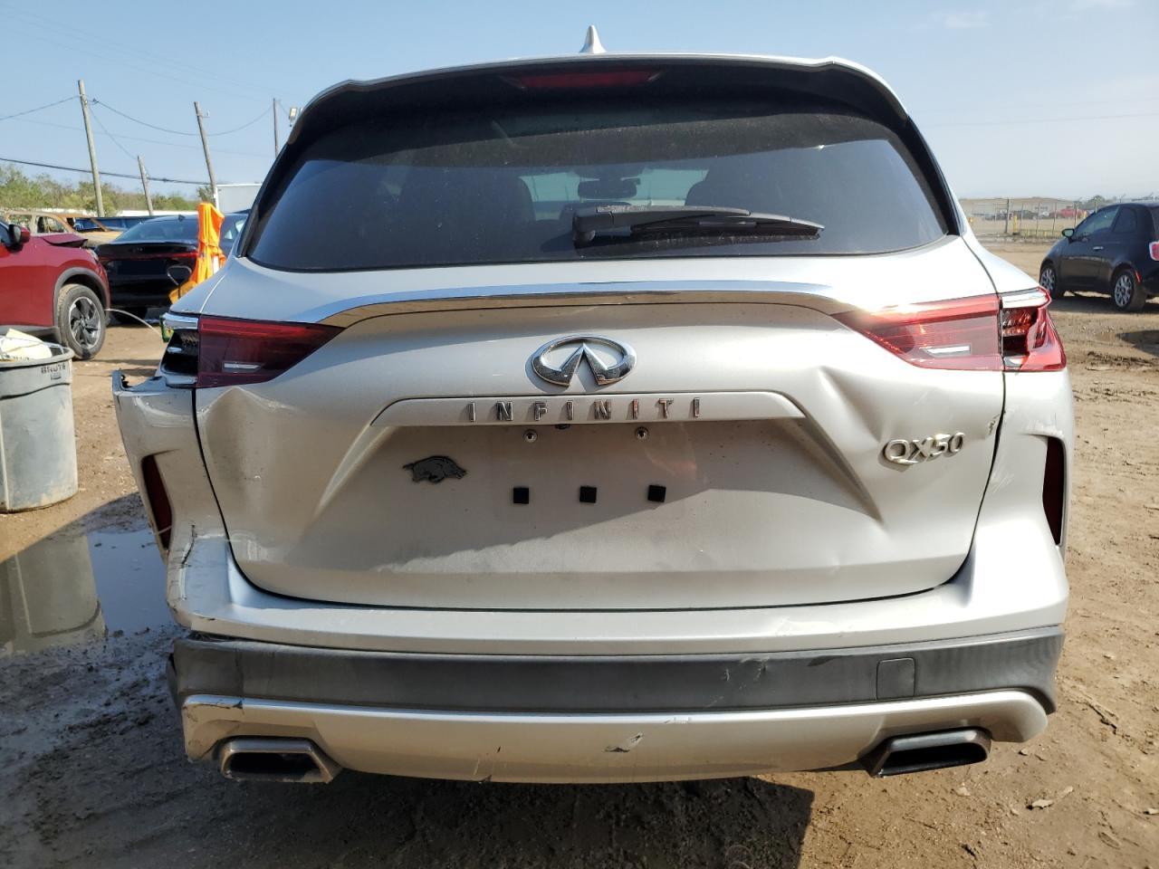 VIN 3PCAJ5M19KF138416 2019 INFINITI QX50 no.6