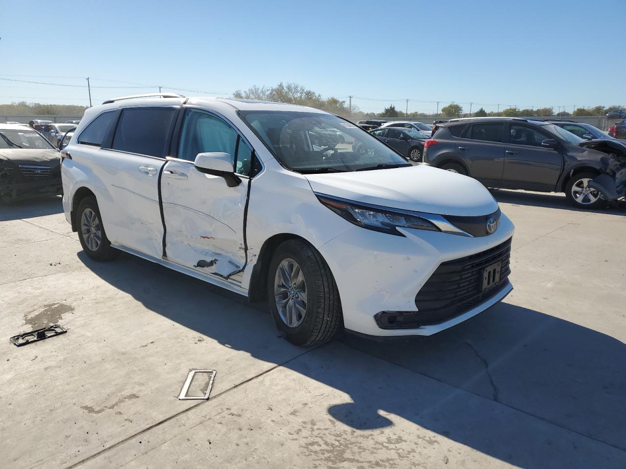 2021 Toyota Sienna - Image 4
