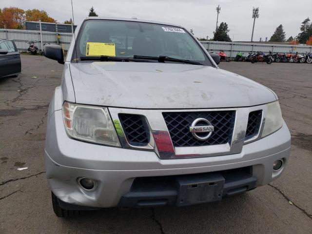  NISSAN FRONTIER 2016 Сріблястий