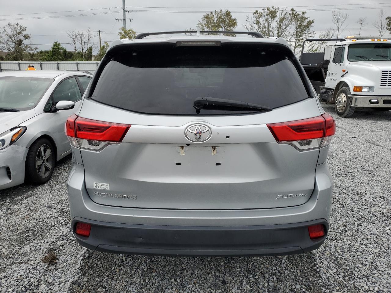 2019 Toyota Highlander Se VIN: 5TDJZRFH9KS586936 Lot: 81831824