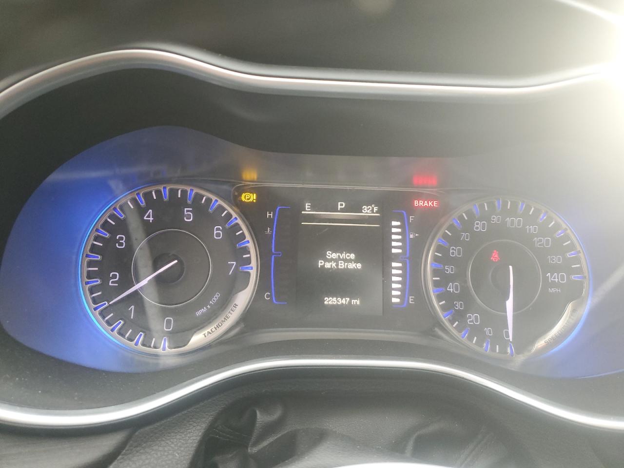 2015 Chrysler 200 - Image 9