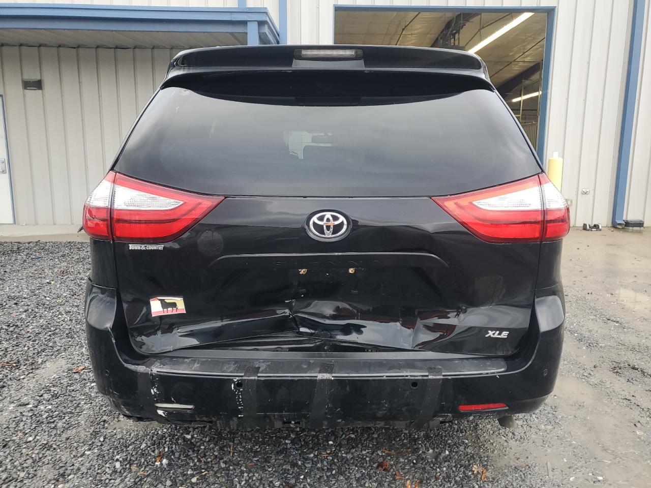 2015 Toyota Sienna - Image 6