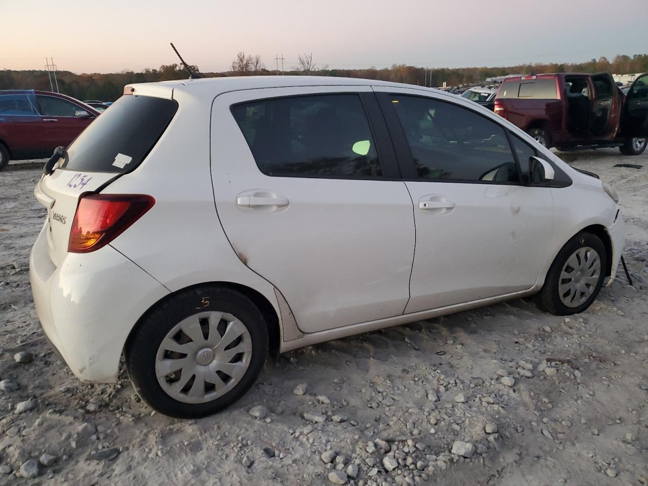 VIN VNKKTUD30FA020240 2015 TOYOTA YARIS no.3