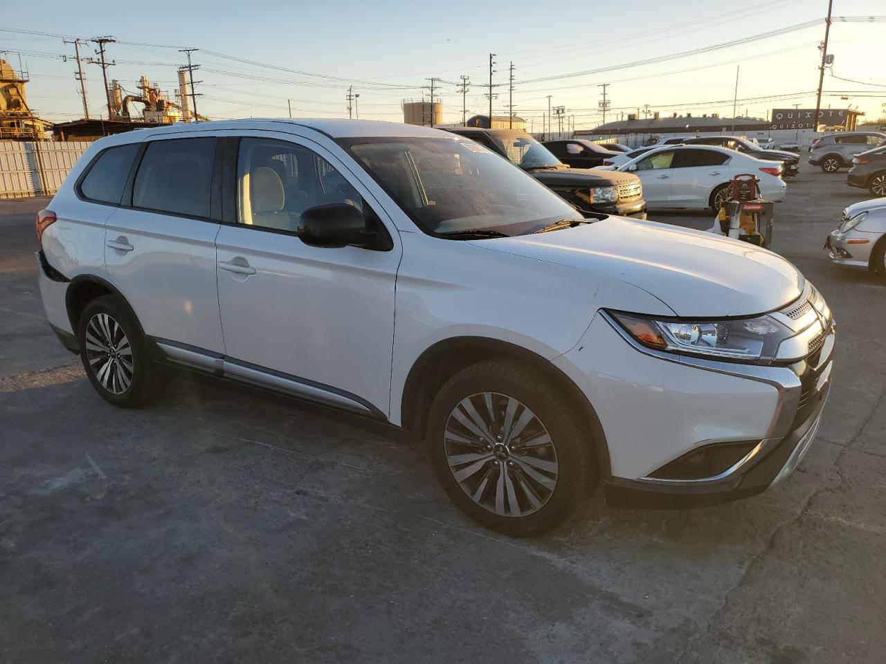 2019 Mitsubishi Outlander - Image 4