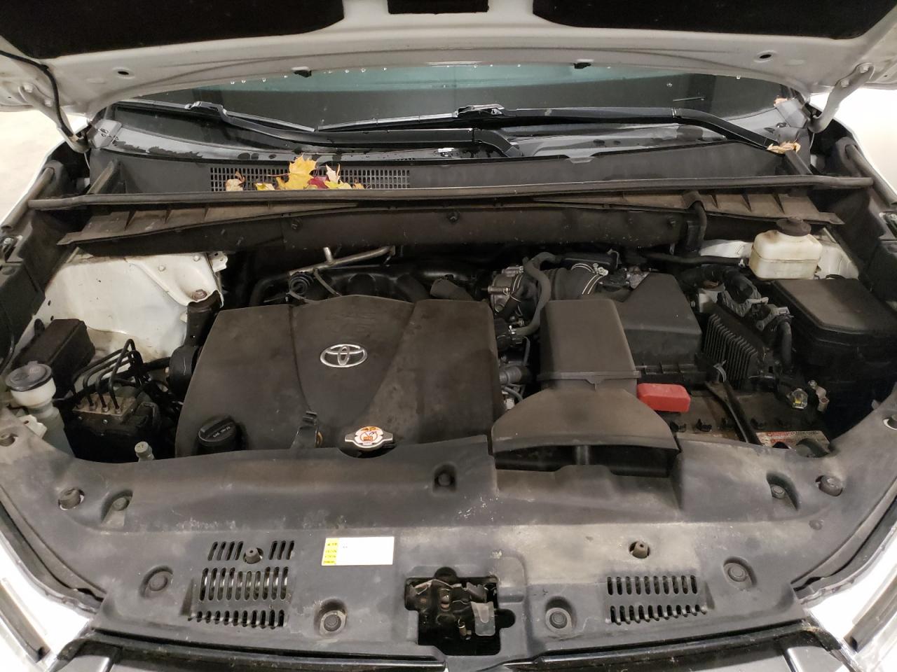 2019 Toyota Highlander - Image 12