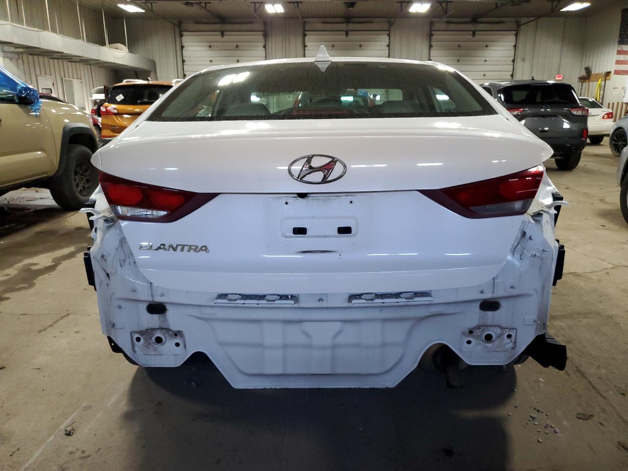 2017 Hyundai Elantra - Image 6