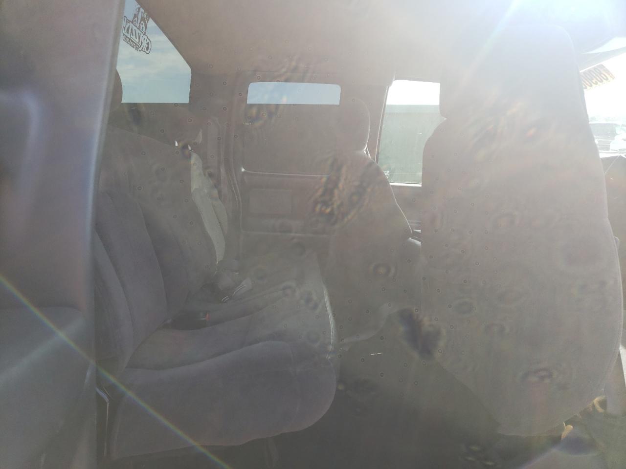 2002 Chevrolet Silverado - Image 10