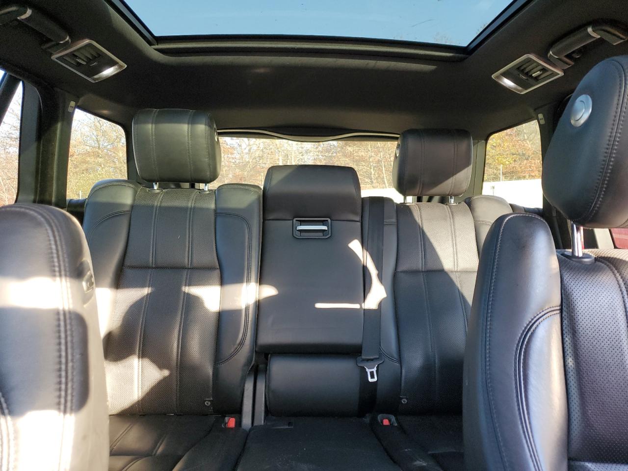 2015 Land Rover Range Rover - Image 10