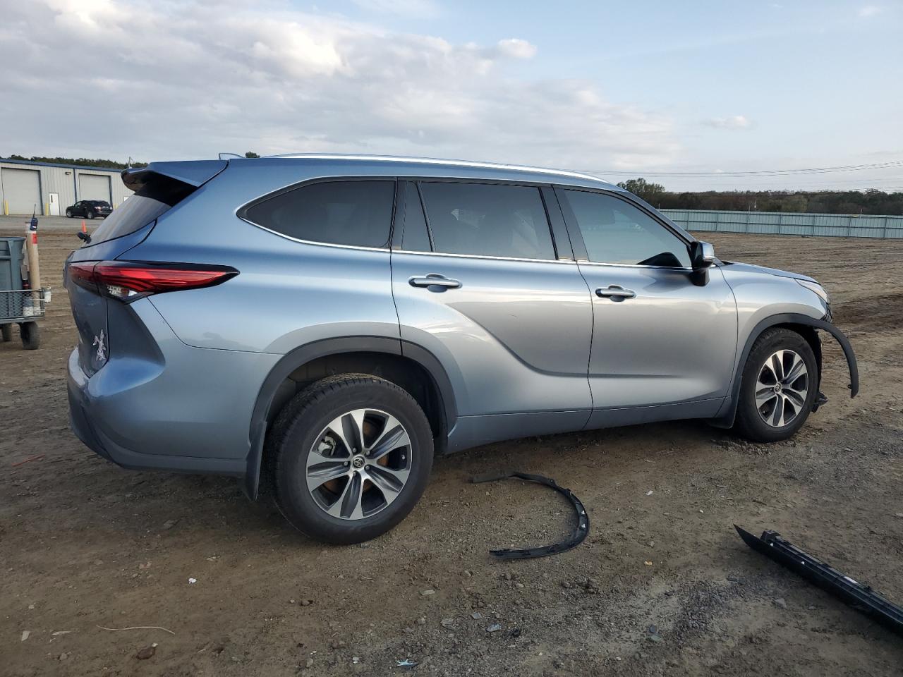 2021 Toyota Highlander - Image 3