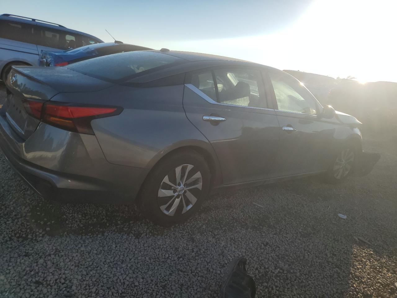 2020 Nissan Altima - Image 3