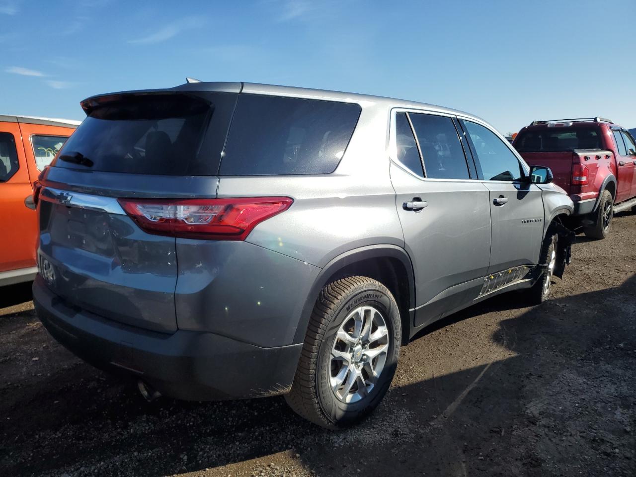 VIN 1GNERFKW2KJ176598 2019 CHEVROLET TRAVERSE no.3