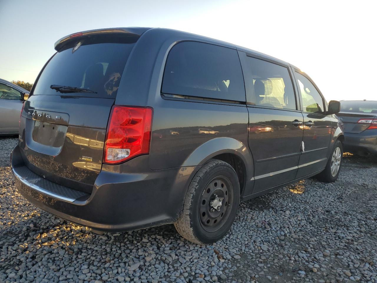 2017 Dodge Caravan - Image 3