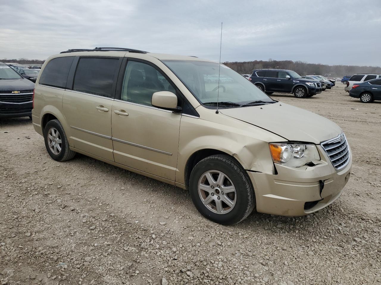 2010 Chrysler Town & Country - Image 4