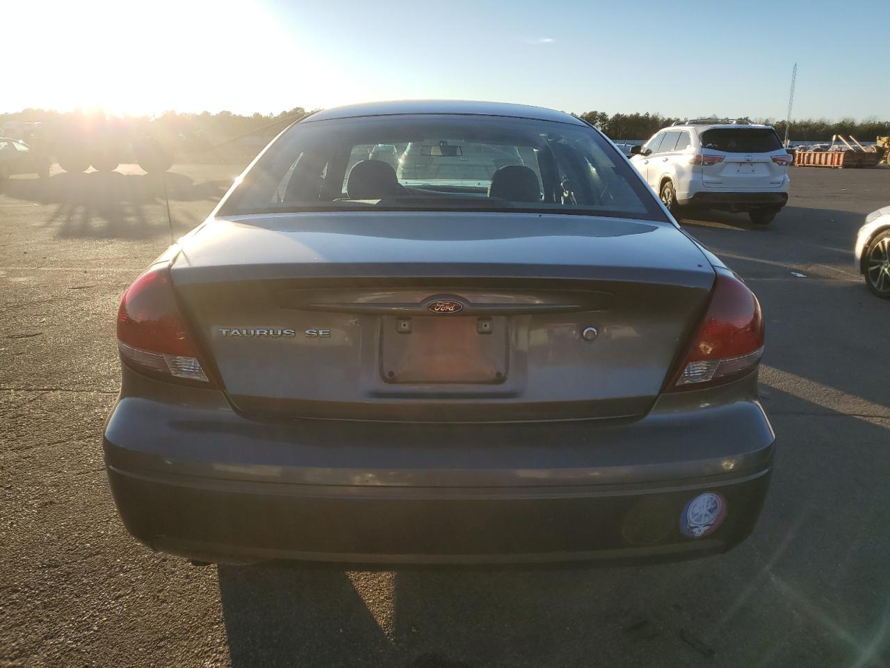 2005 Ford Taurus Se VIN: 1FAHP53U85A295138 Lot: 81132564