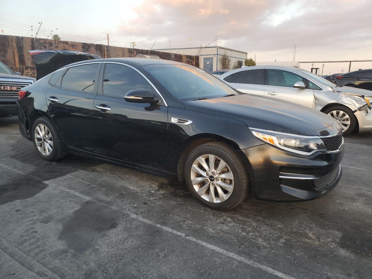 VIN 5XXGT4L39GG083181 2016 KIA OPTIMA no.4