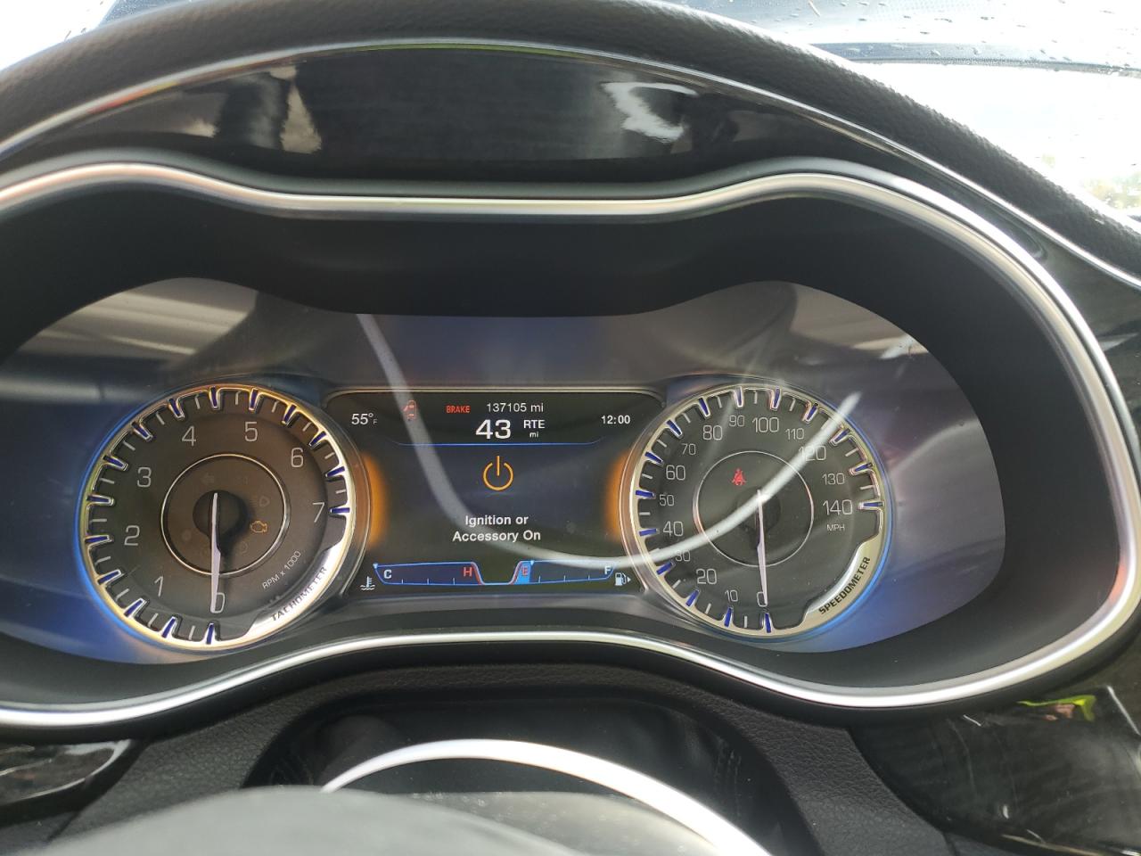 2015 Chrysler 200 - Image 9