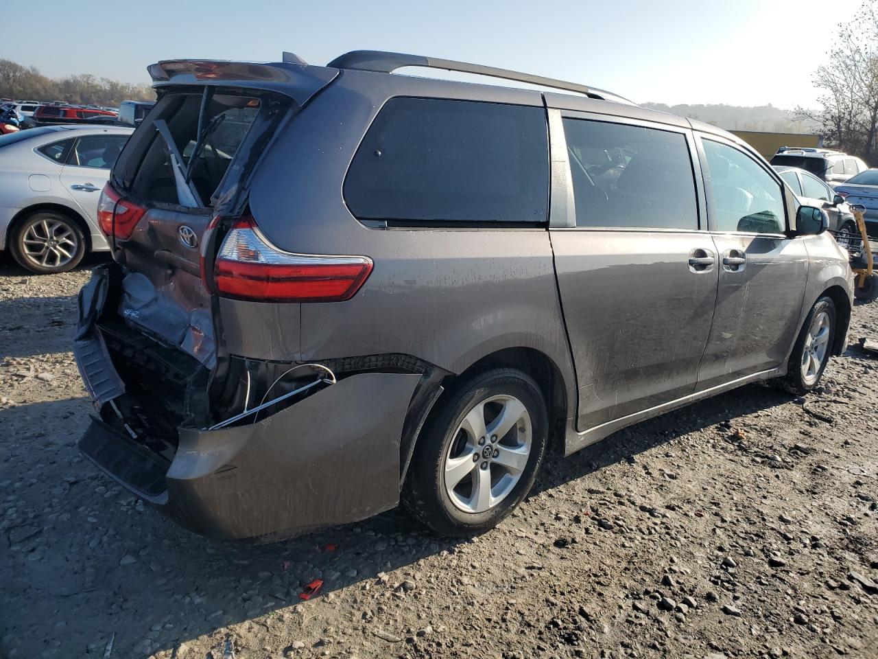 2019 Toyota Sienna - Image 3