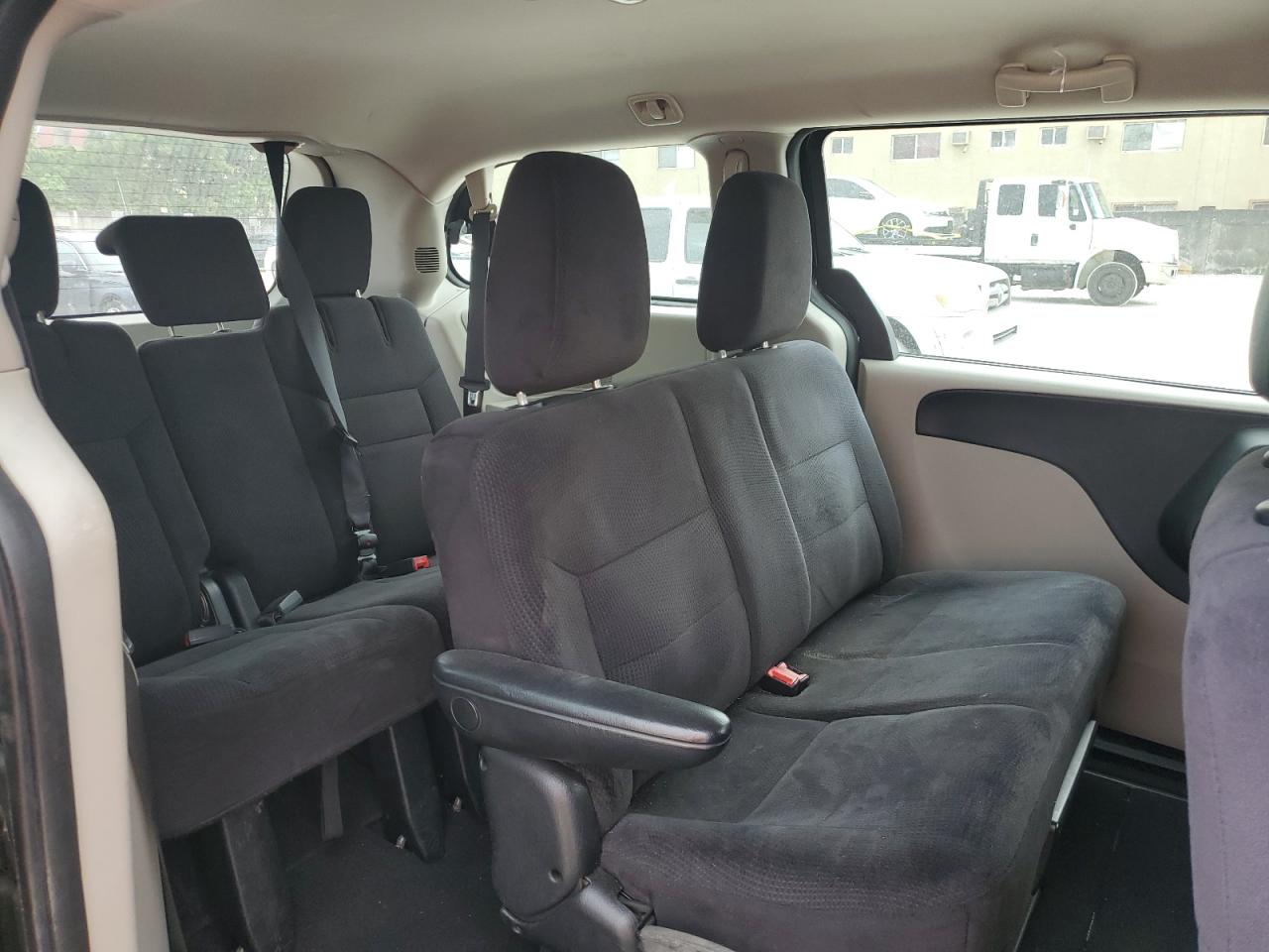 2014 Dodge Caravan - Image 11