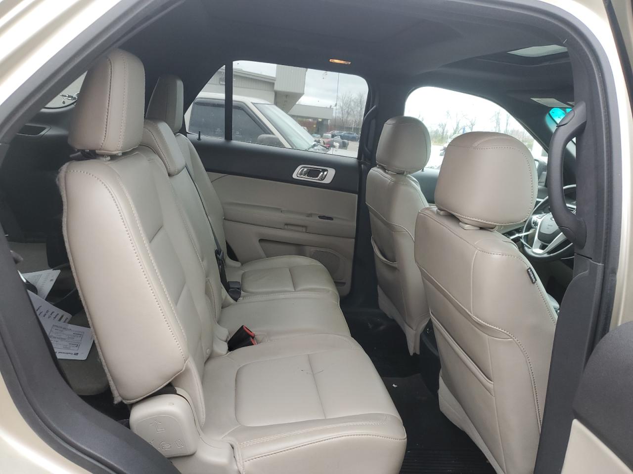 2011 Ford Explorer - Image 11