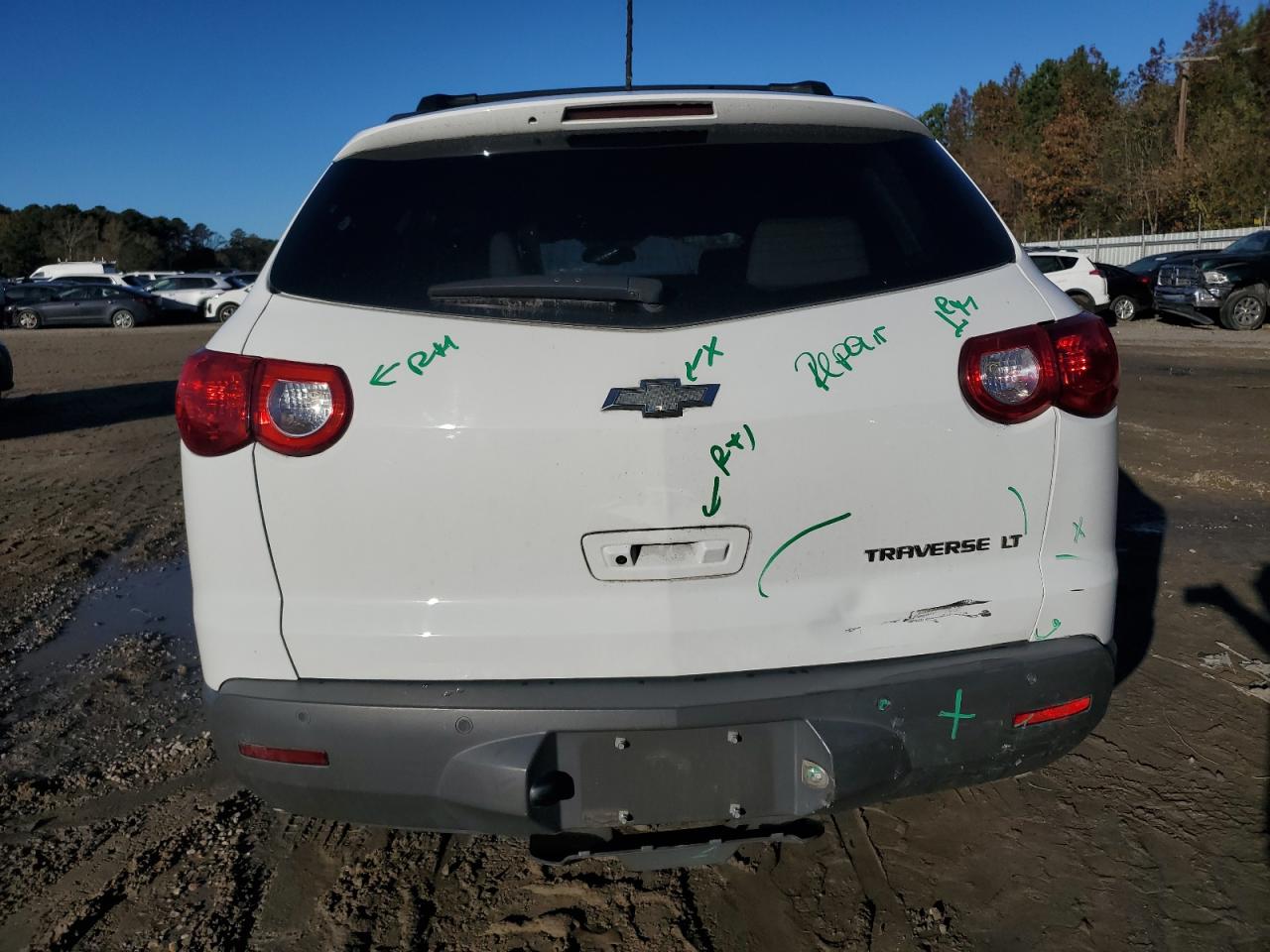 2010 Chevrolet Traverse - Image 6