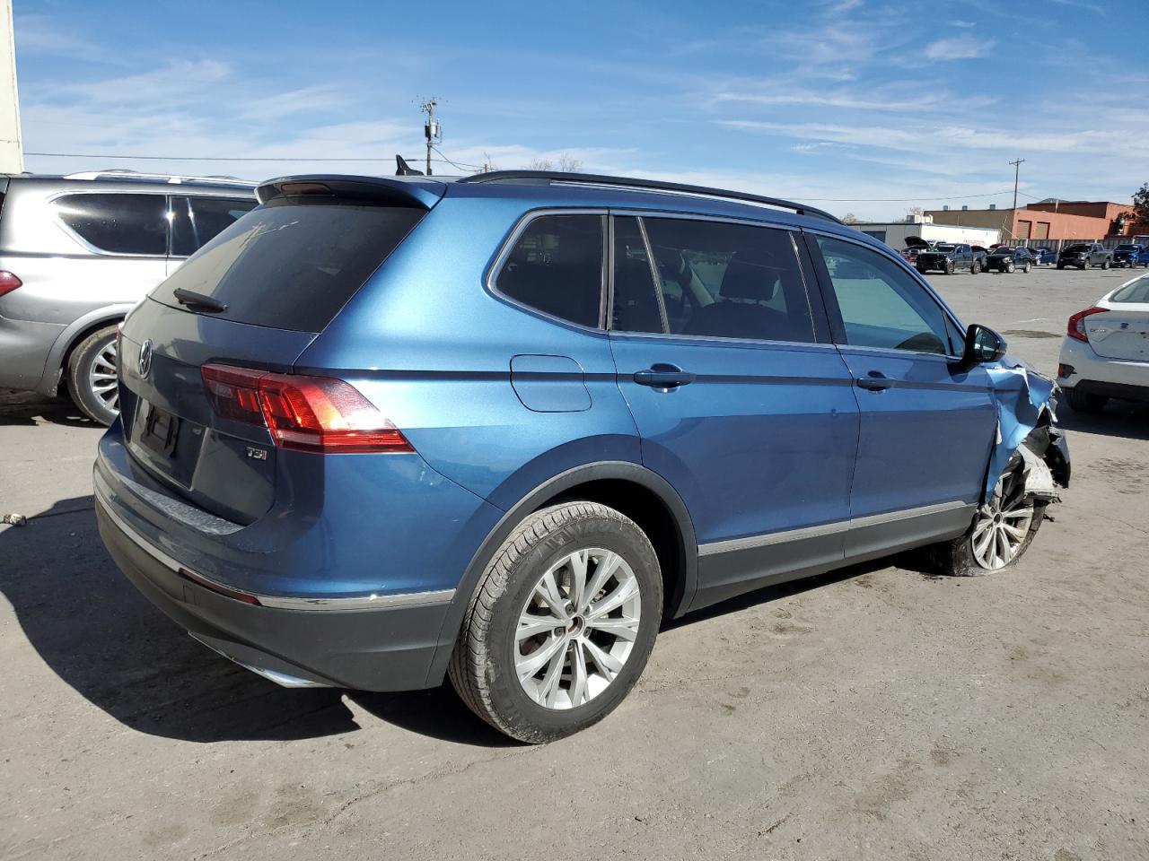 VIN 3VV3B7AX9JM018704 2018 VOLKSWAGEN TIGUAN no.3