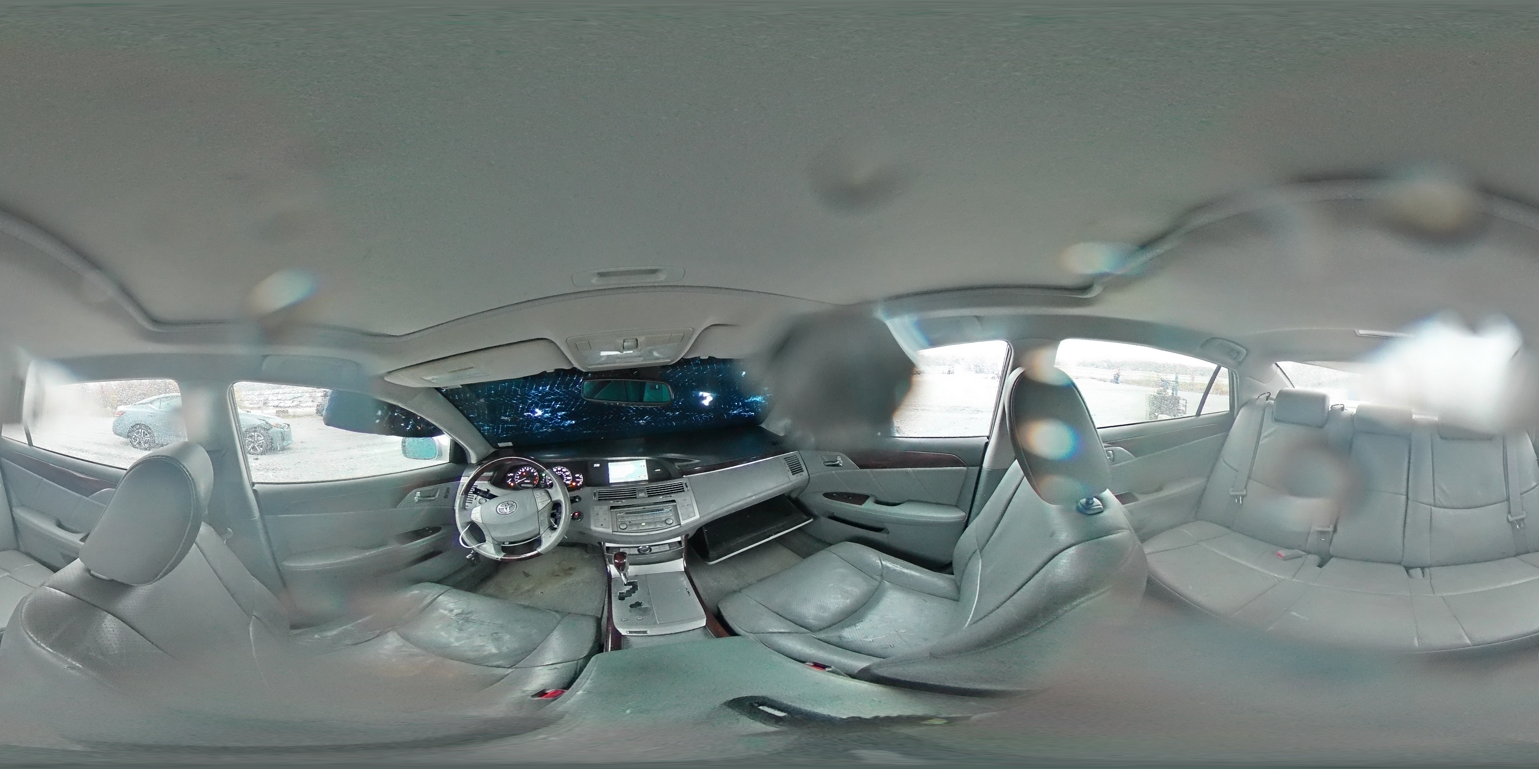 2010 Toyota Avalon - Image 12