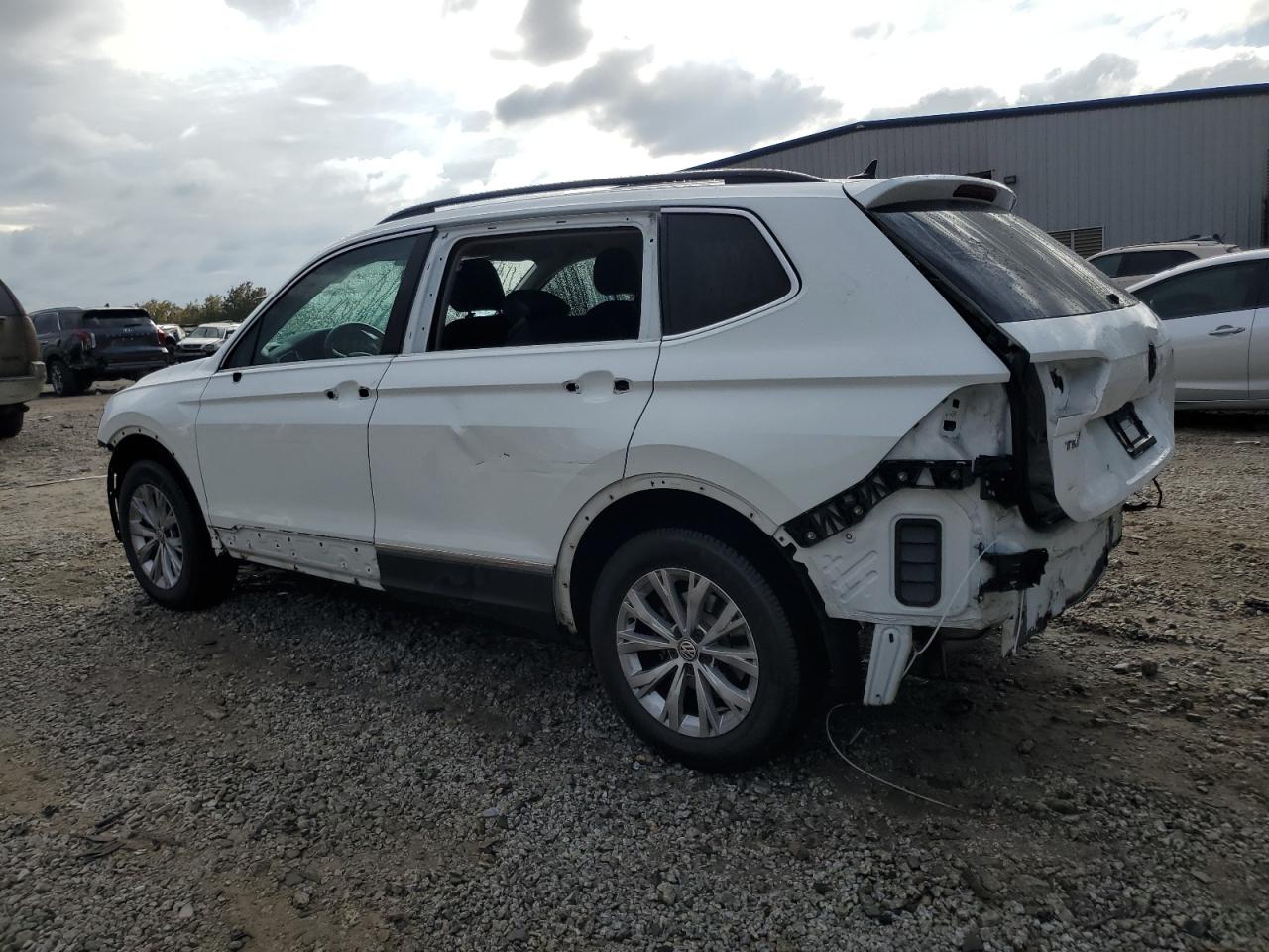 VIN 3VV3B7AX9JM086629 2018 VOLKSWAGEN TIGUAN no.2