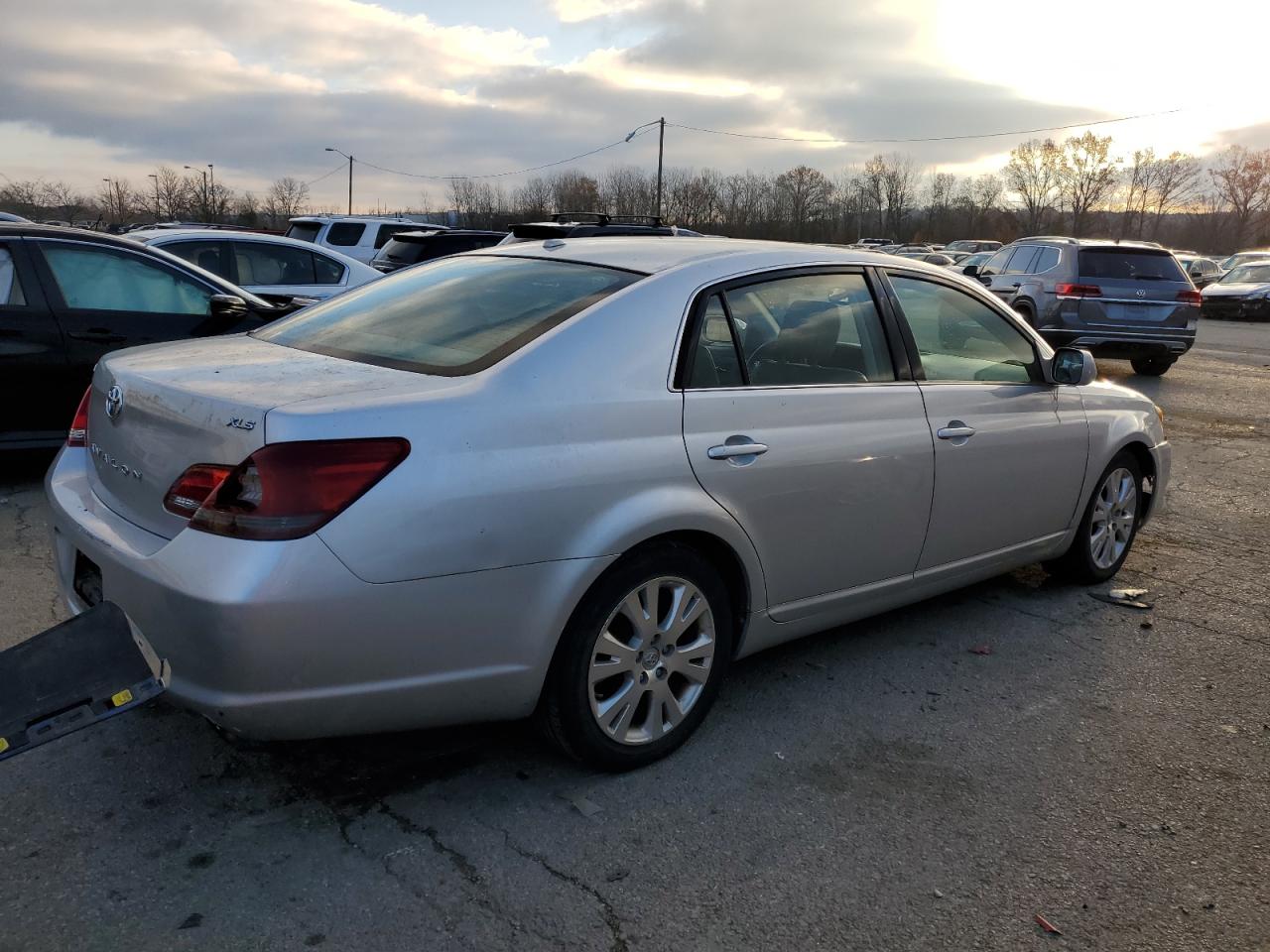 2009 Toyota Avalon - Image 3