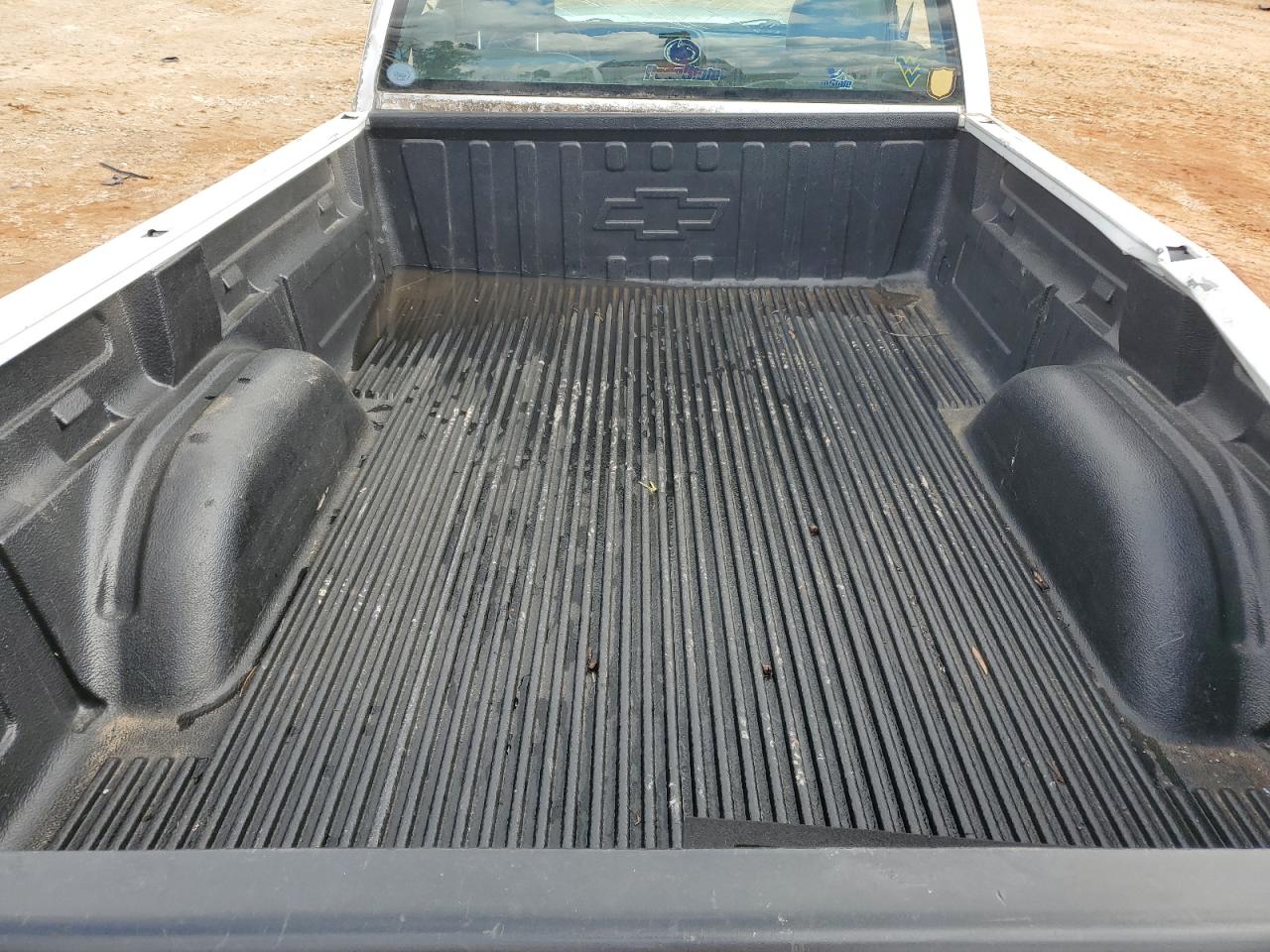 2004 Chevrolet Silverado - Image 10